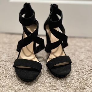 CHARLOTTE RUSSE BRAND NEW NEVER WORN HEELS IN BLACK. AS GOOD AS NEW CONDITION.